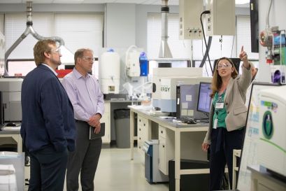 NETL Director Brian Anderson visits the Pittsburgh Analytical Lab at the NETL site in Pittsburgh, Pa. May 20, 2022. 