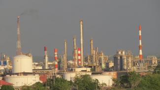 Petroleum Refinery Life Cycle Inventory Model 